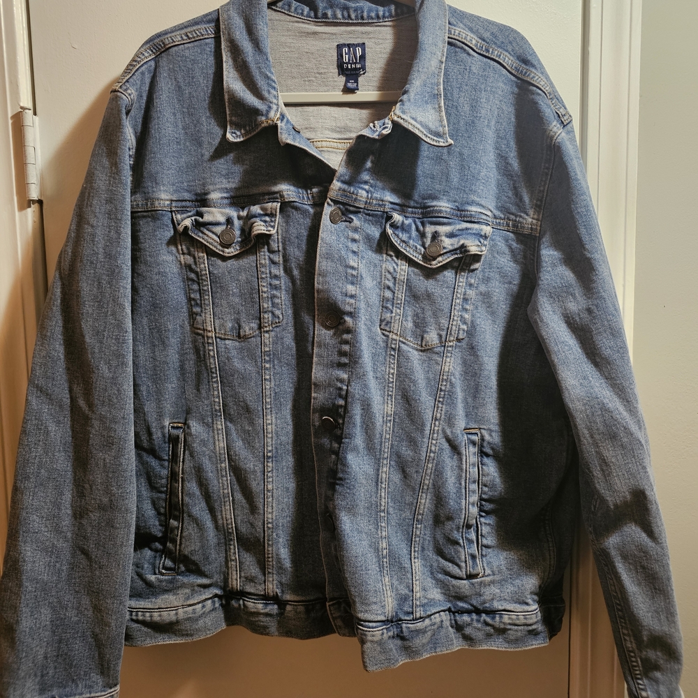 GAP Men's Classic Blue Denim Jacket